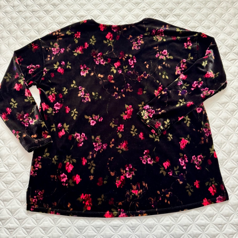 J.Jill Black Velour Long Sleeve Pullover Top Red Pink Floral Size SP - Picture 11 of 13